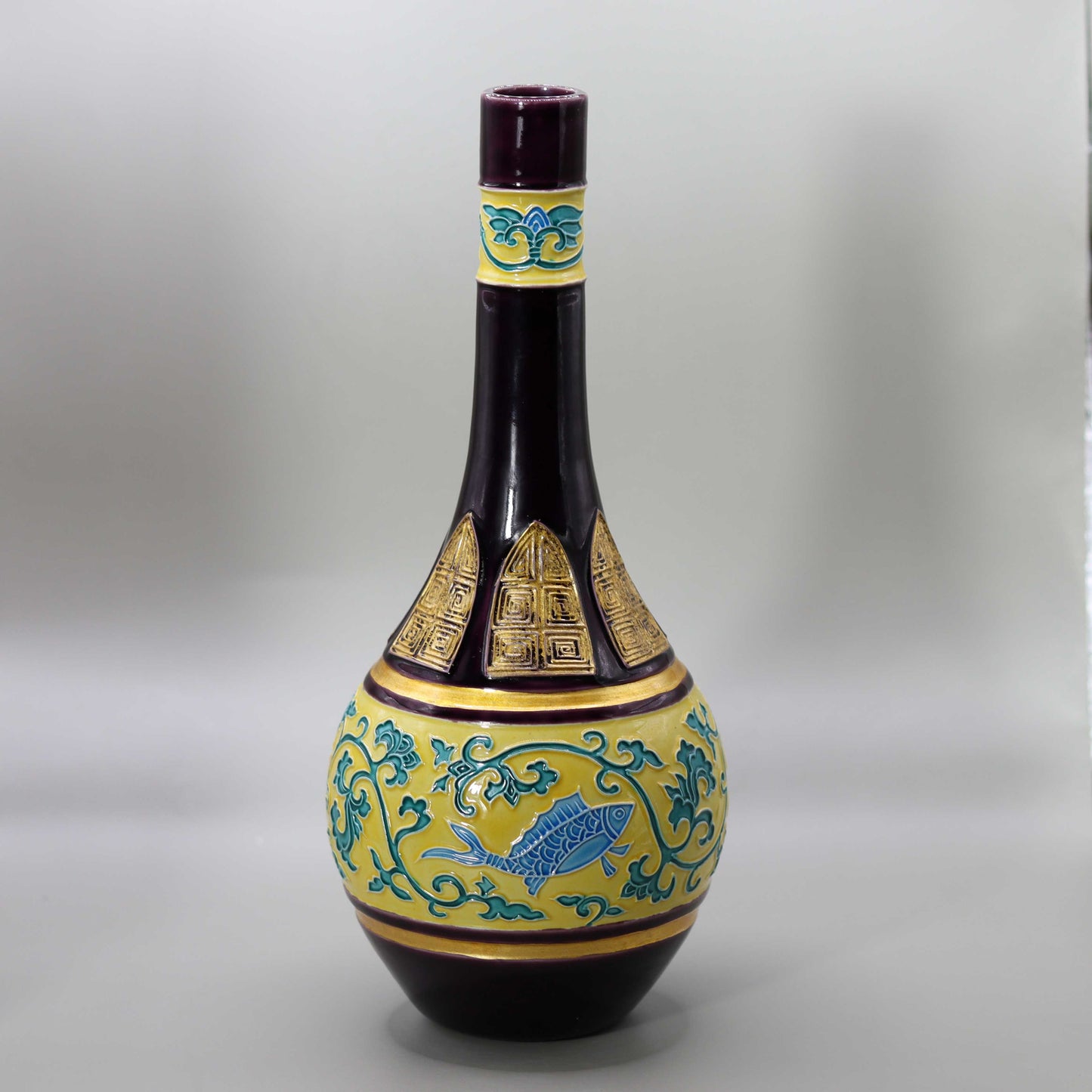 Kochi fish arabesque design peach buttocks vase by Kosai Miyagawa