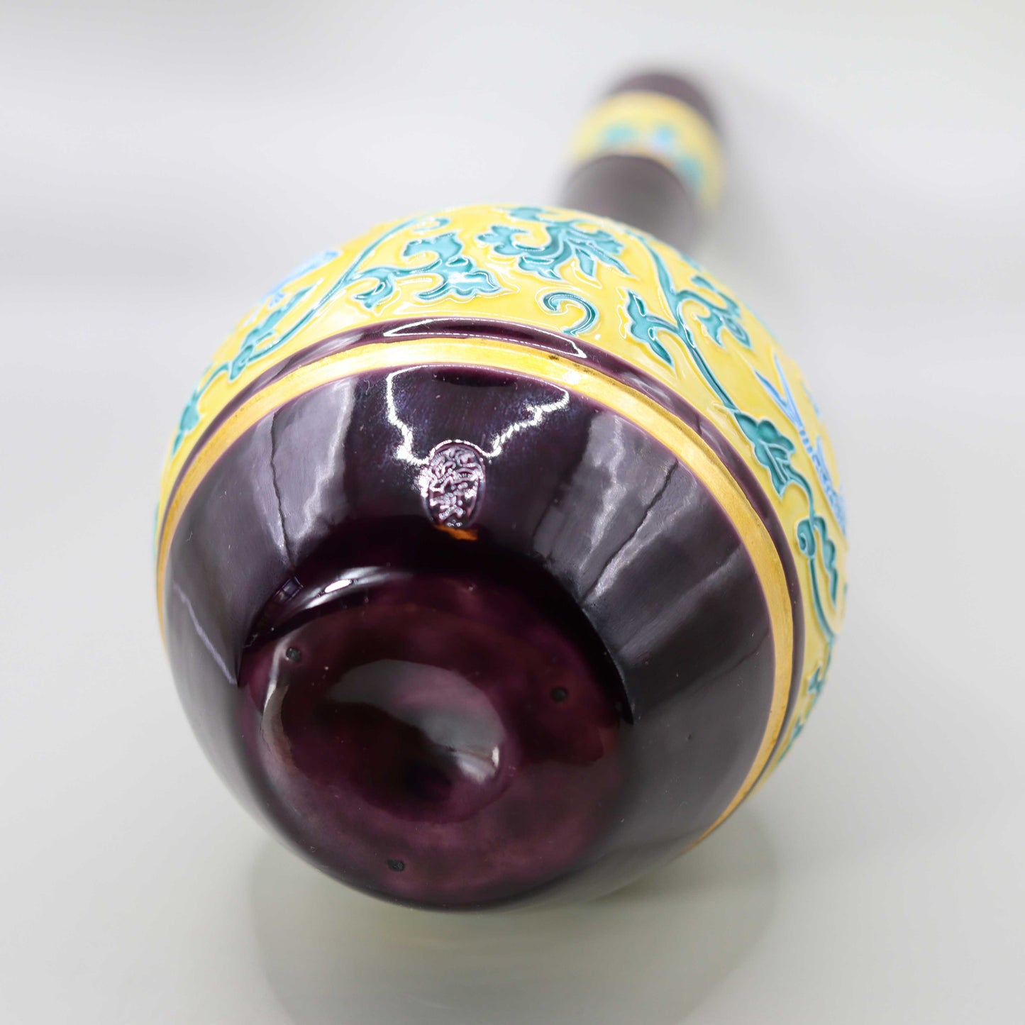 Kochi fish arabesque design peach buttocks vase by Kosai Miyagawa