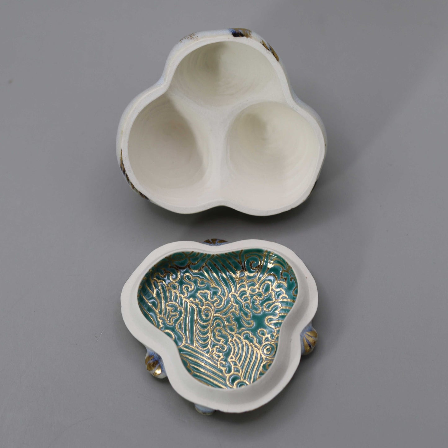 Plover incense container by Miyagawa Kosai