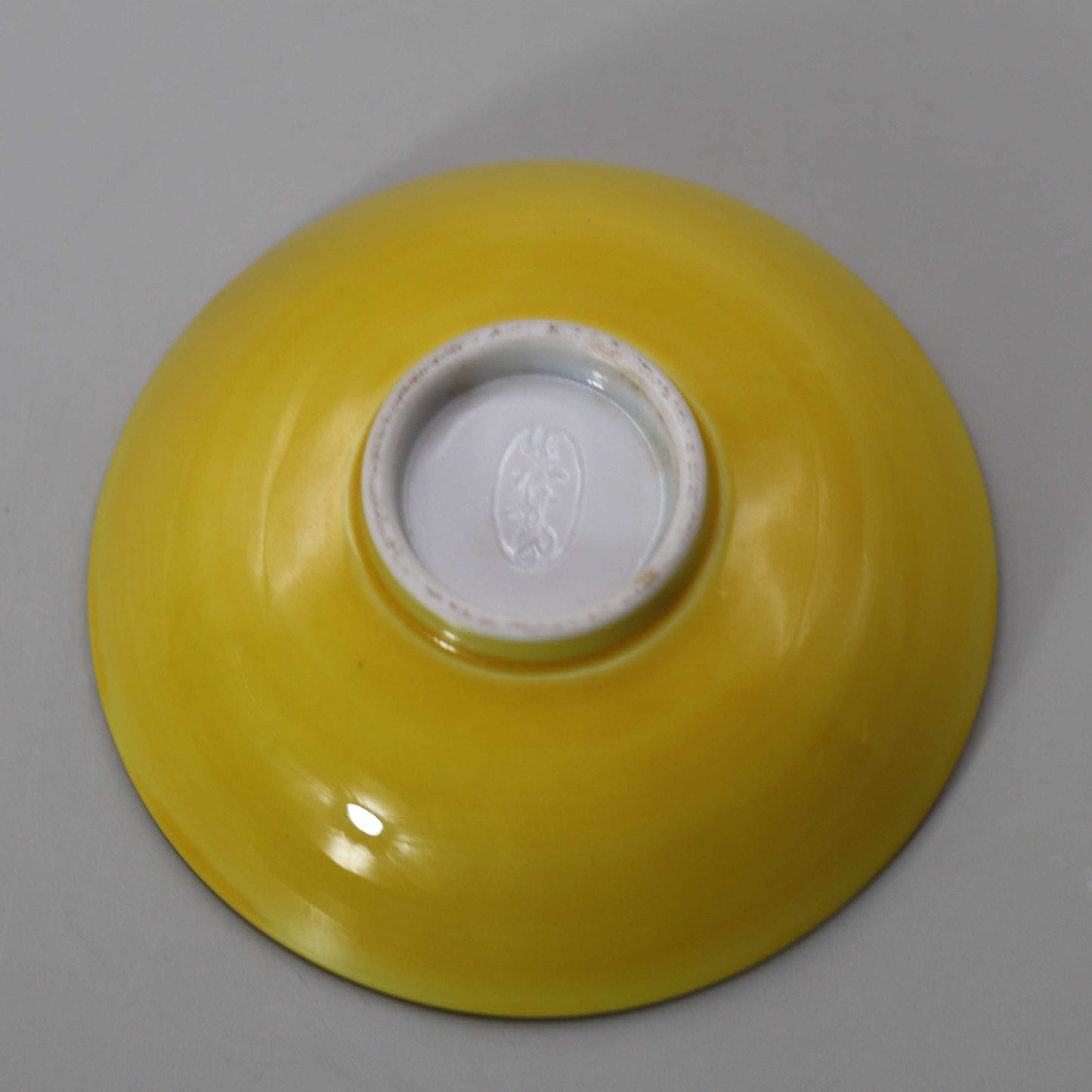 Iron-painted Kochi Matsushima flat sake cup by Kosai Miyagawa