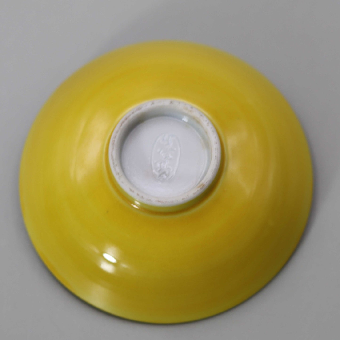 Iron-painted Kochi Matsushima flat sake cup by Kosai Miyagawa