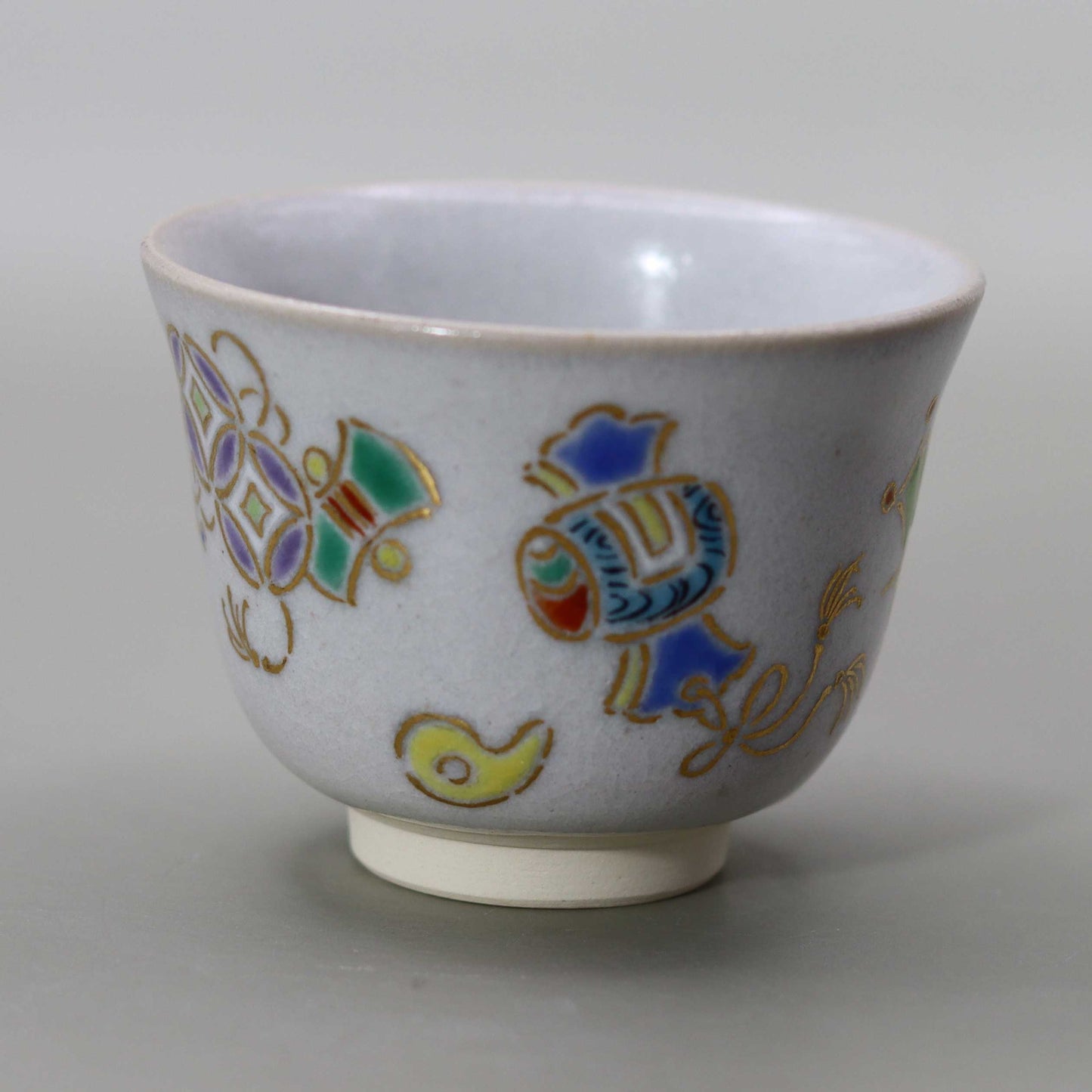 Straw Ash Glazed Treasure Cup by Kosai Miyagawa