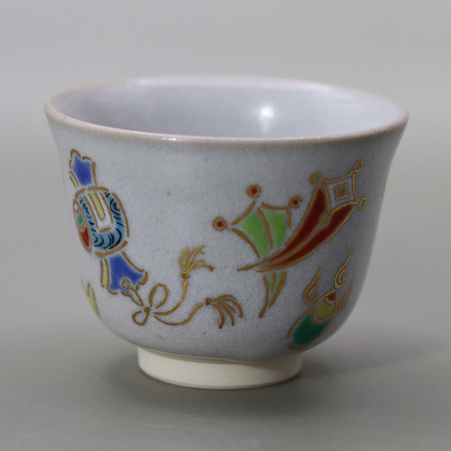 Straw Ash Glazed Treasure Cup by Kosai Miyagawa