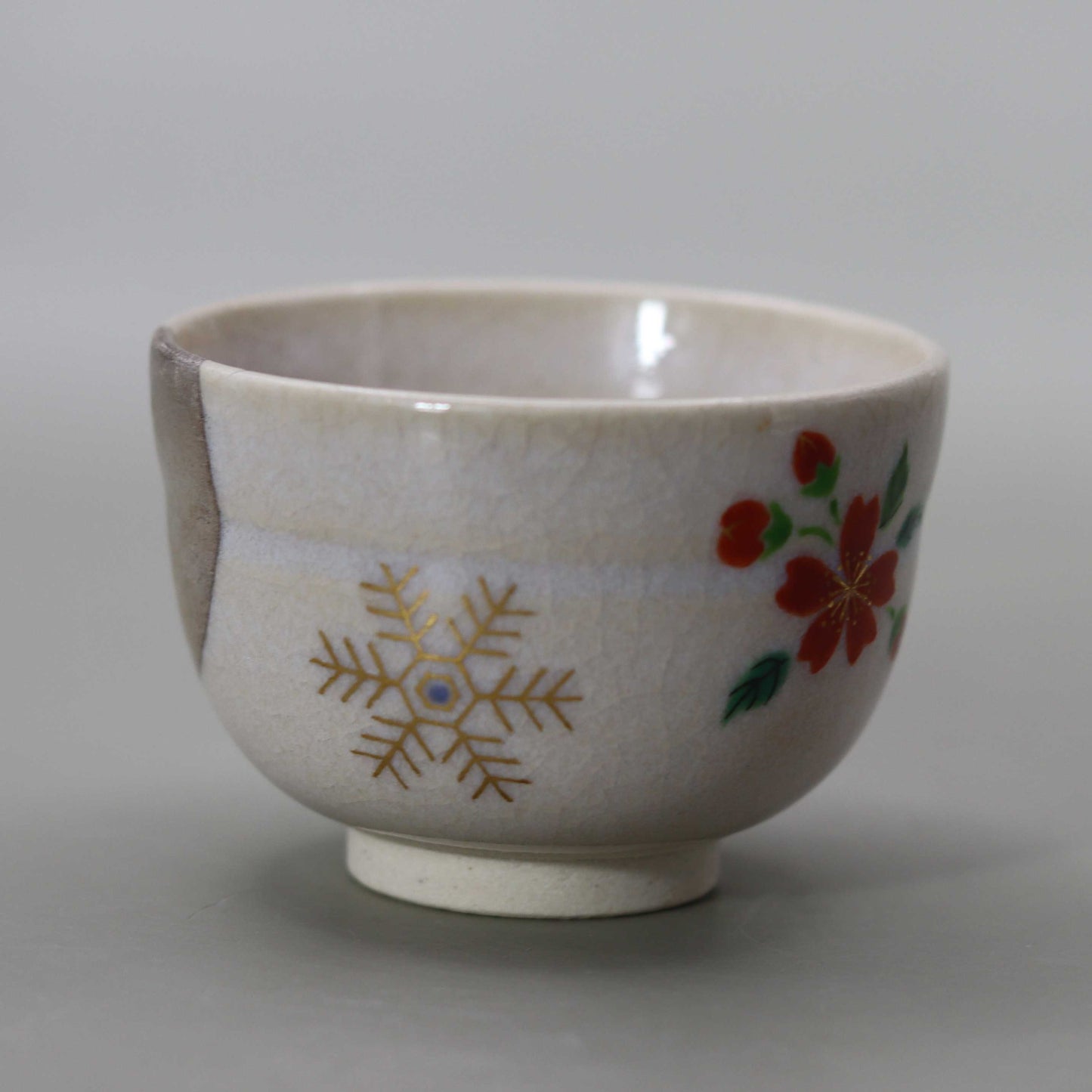 Straw ash glaze snow, moon and flowers cup by Kosai Miyagawa