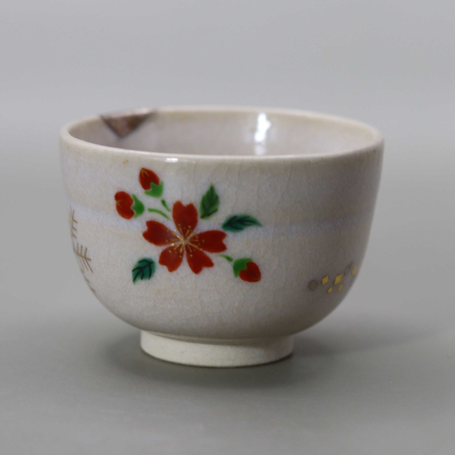 Straw ash glaze snow, moon and flowers cup by Kosai Miyagawa