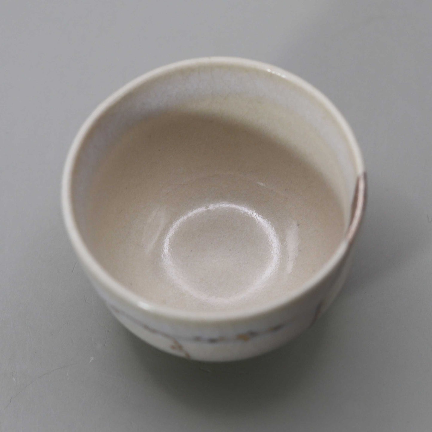 Straw ash glaze snow, moon and flowers cup by Kosai Miyagawa