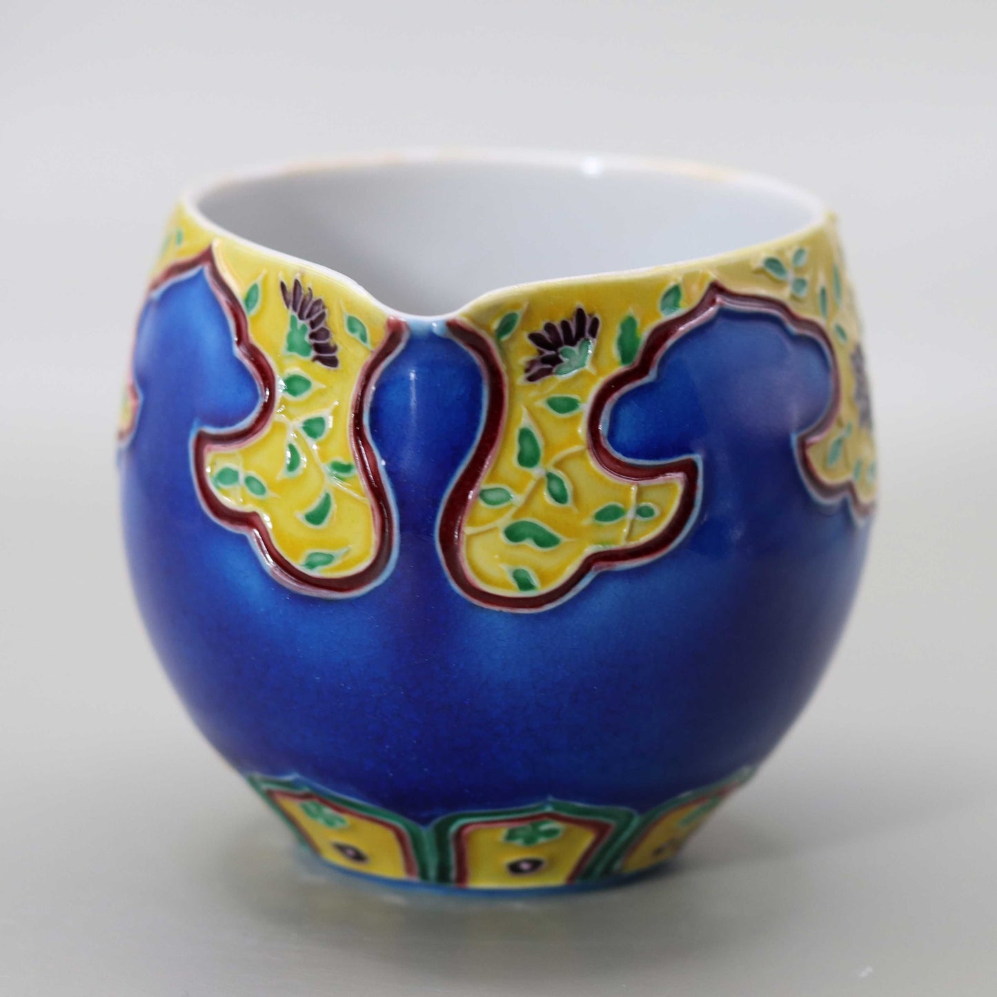 Blue Kochi Chrysanthemum Arabesque Design Katakuchi by Miyagawa Kosai