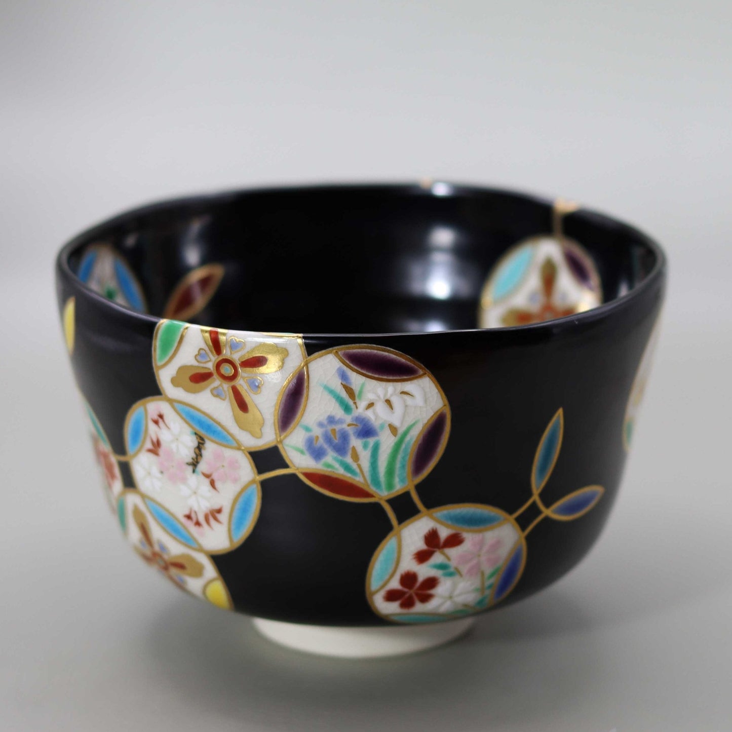 Black glaze round pattern flower cloisonné tea bowl by Miyagawa Kosai