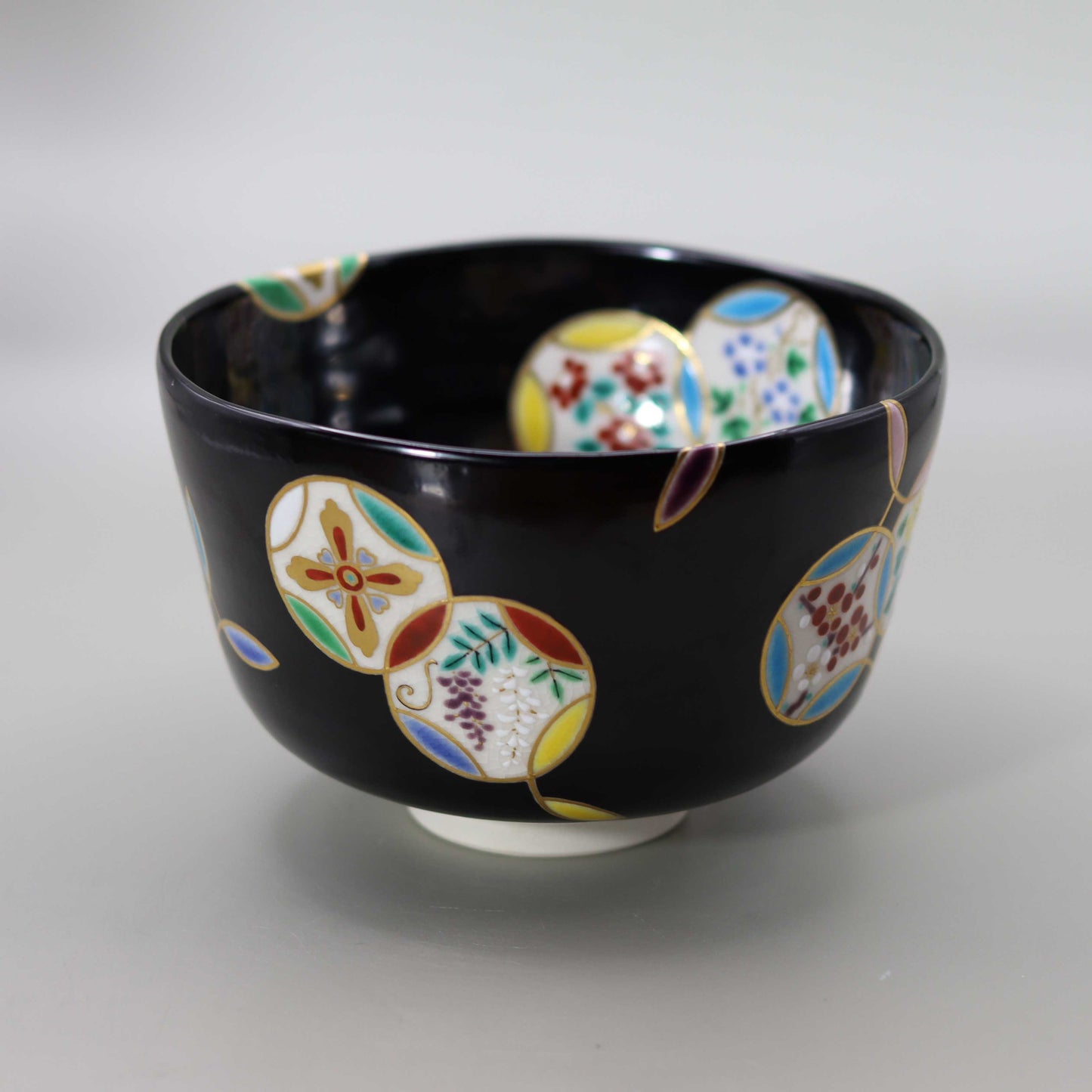 Black glaze round pattern flower cloisonné tea bowl by Miyagawa Kosai