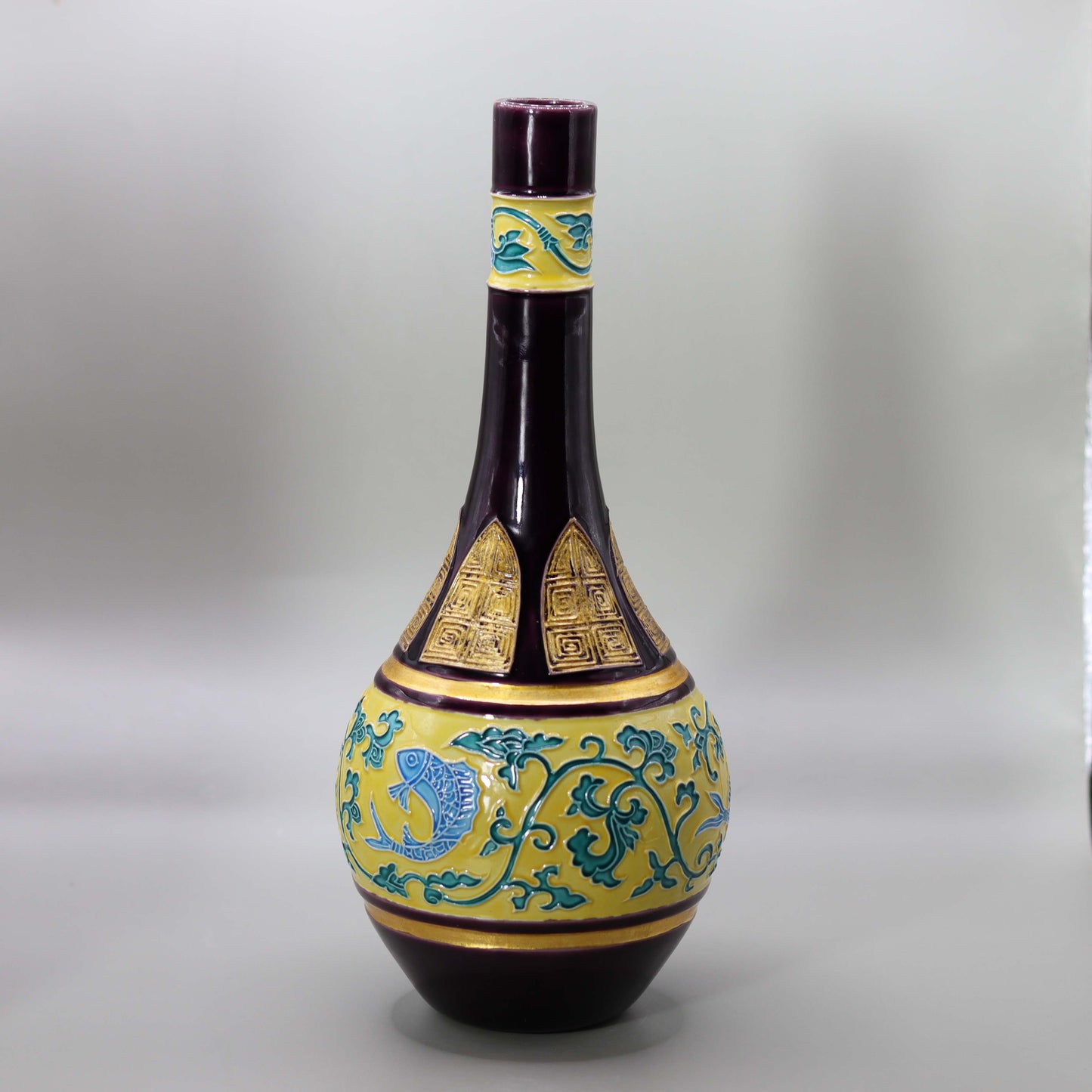 Kochi fish arabesque design peach buttocks vase by Kosai Miyagawa