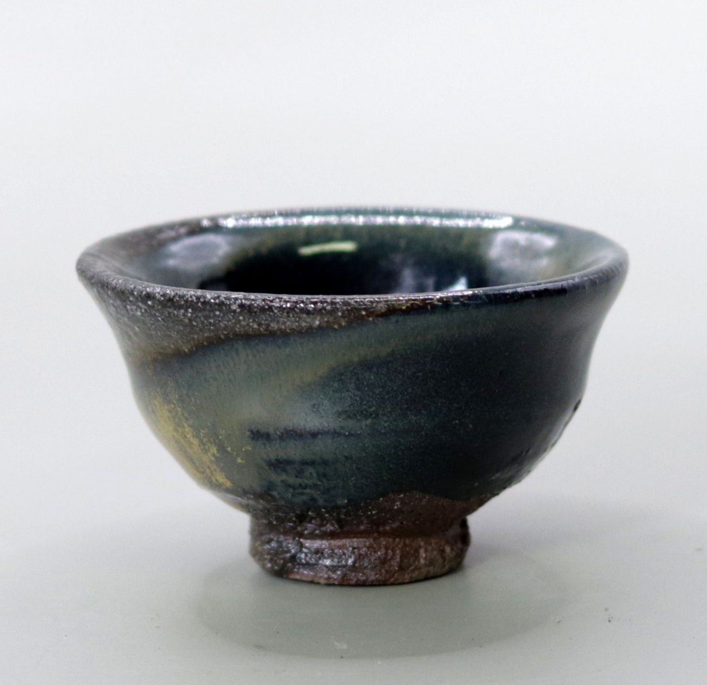 薬師寺東塔基壇土 鉄釉ぐい吞 尾西楽斎