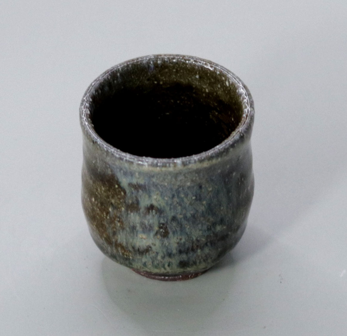 薬師寺東塔基壇土 灰釉ぐい吞 尾西楽斎