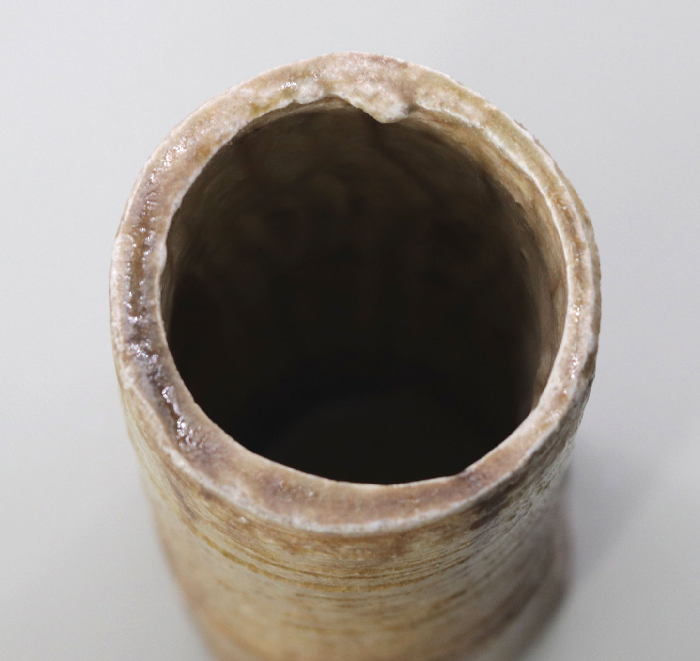 灰釉へら目花入 尾西楽斎