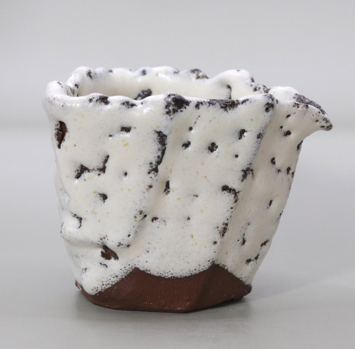Straw white ash katakuchi (Japanese sake cup)