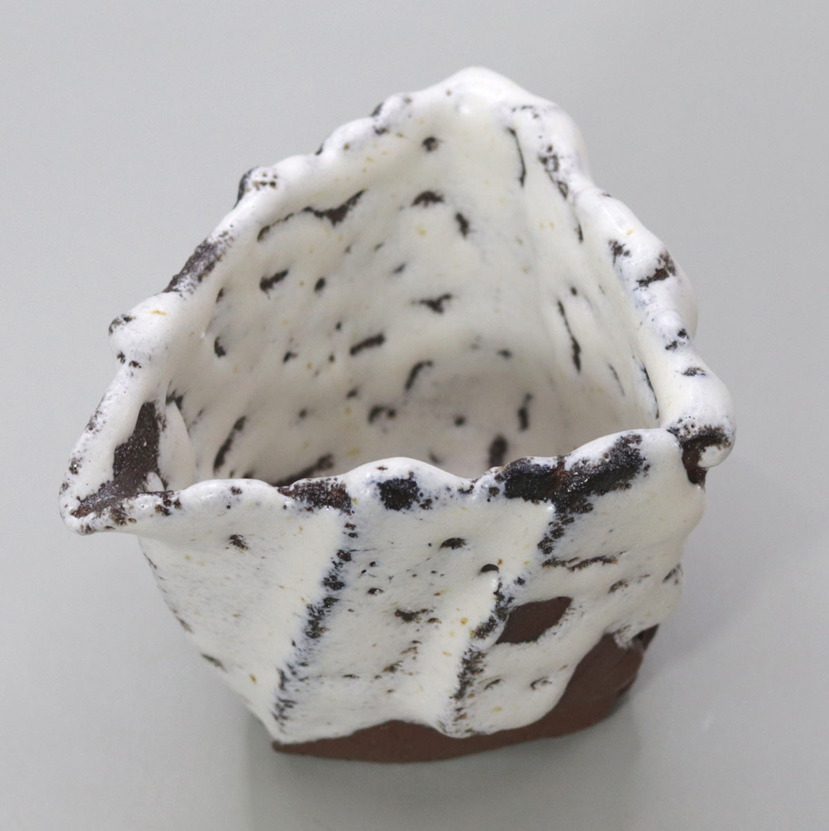 Straw white ash katakuchi (Japanese sake cup)