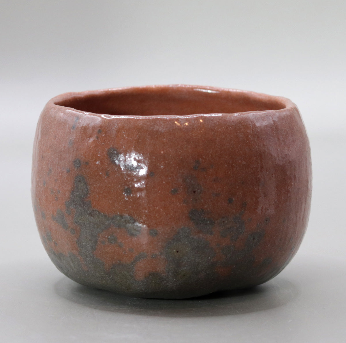 red matcha green tea bowl by Yanashita Hideki