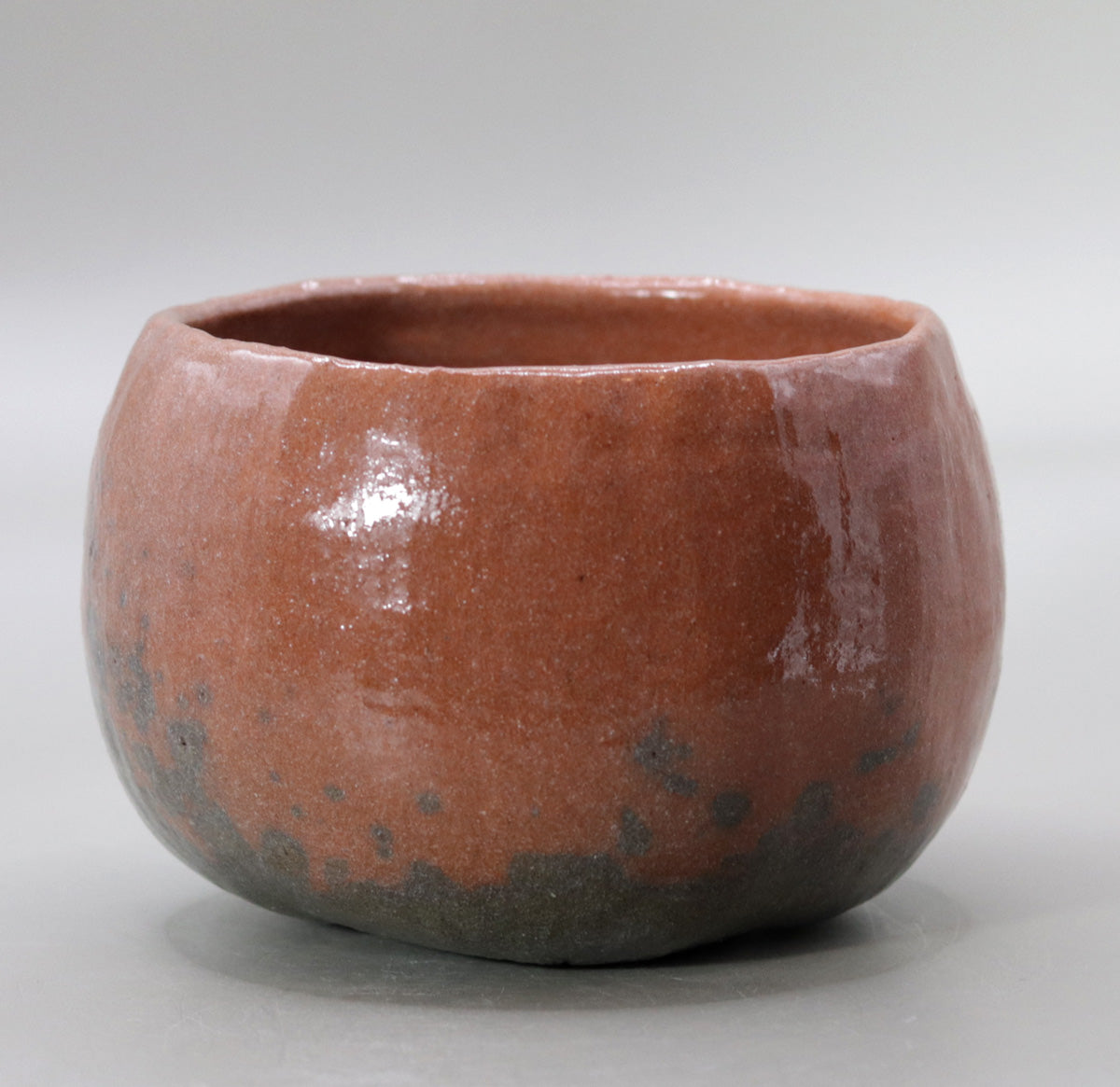 red matcha green tea bowl by Yanashita Hideki