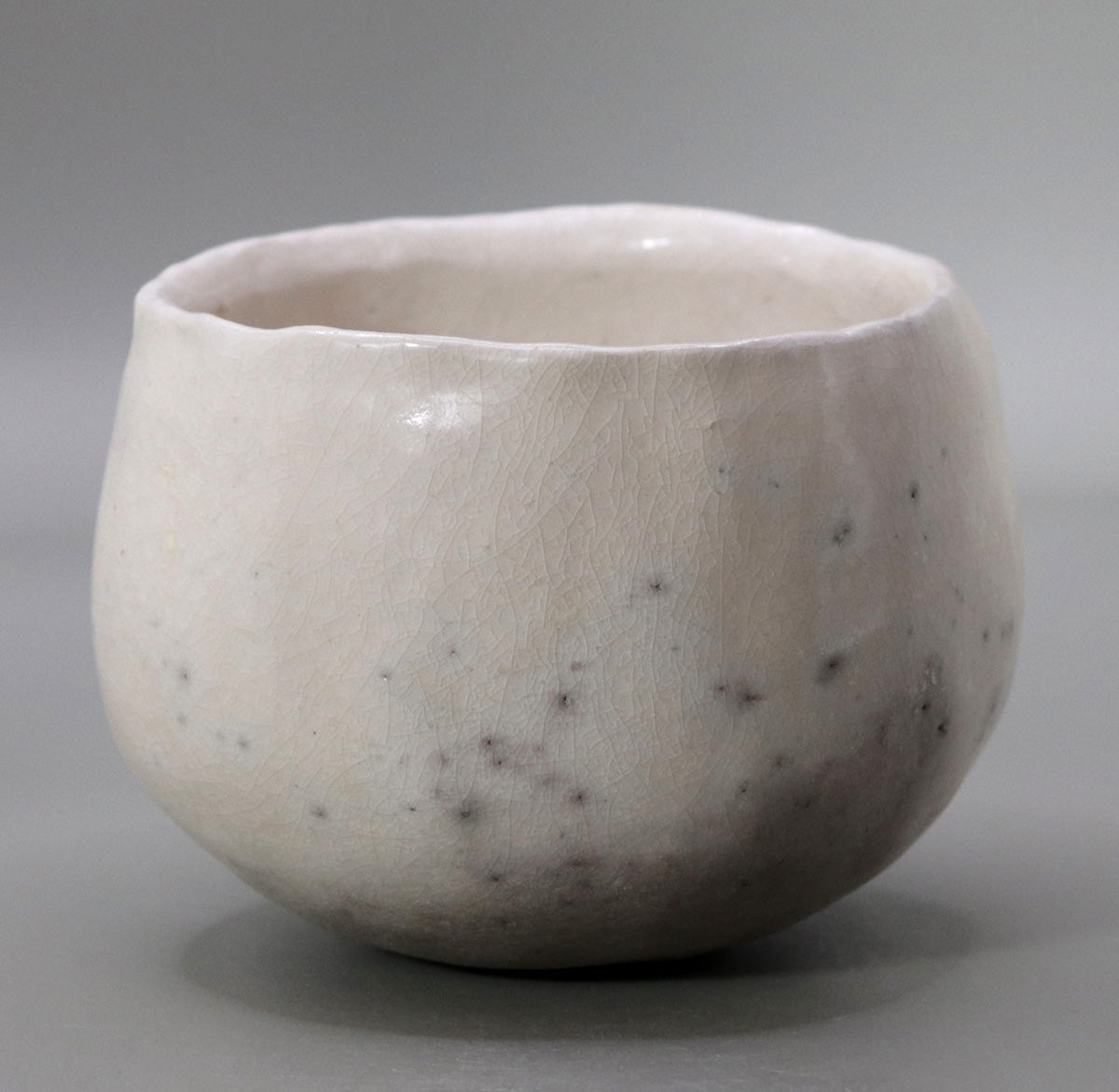 off-white matcha green tea bowl by Yanashita Hideki