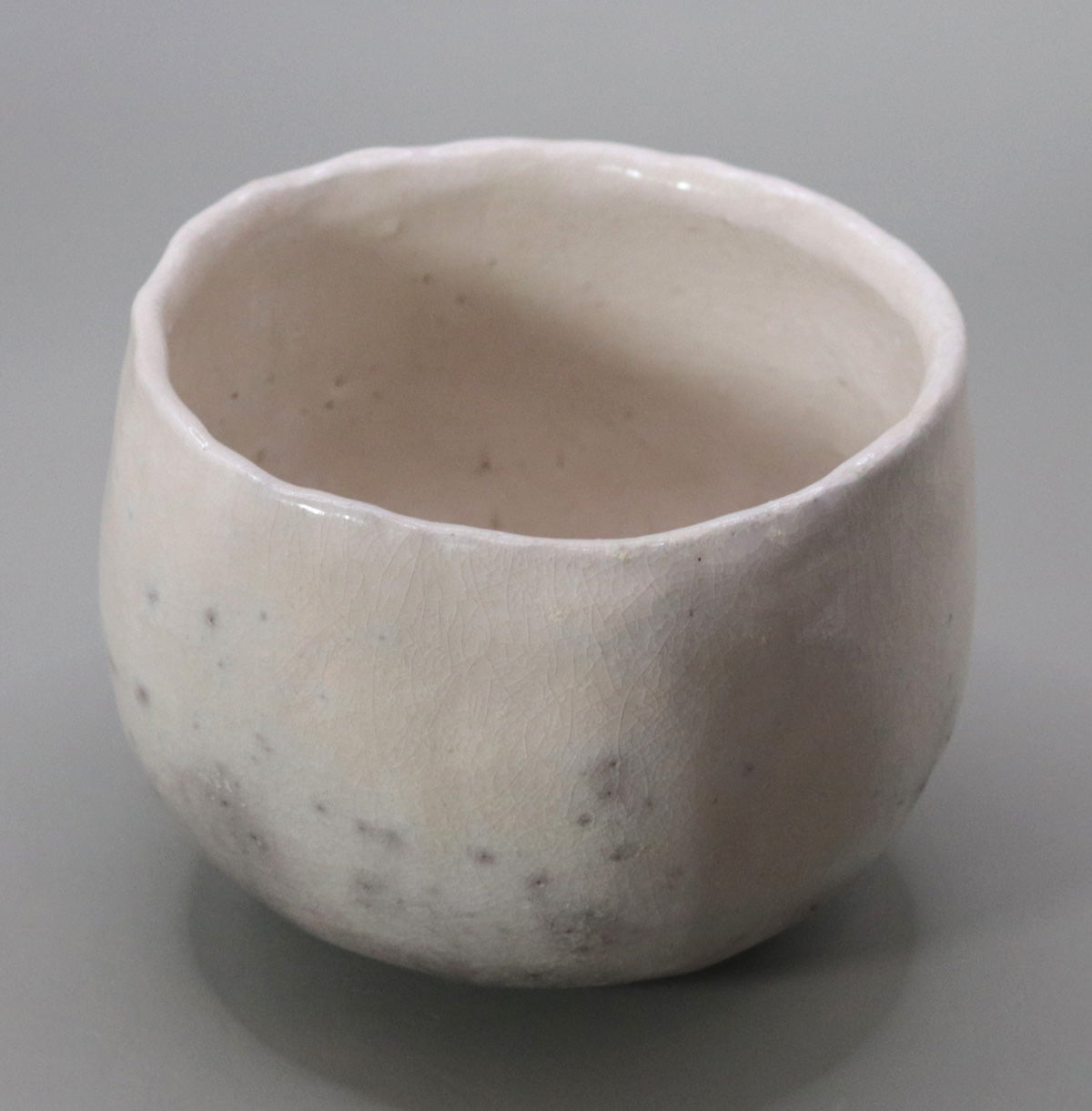 off-white matcha green tea bowl by Yanashita Hideki
