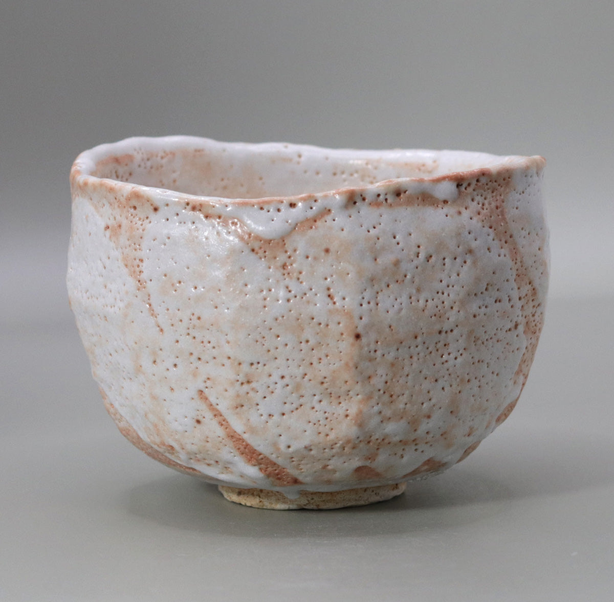 Shino matcha tea bowl by Yanashita Hideki