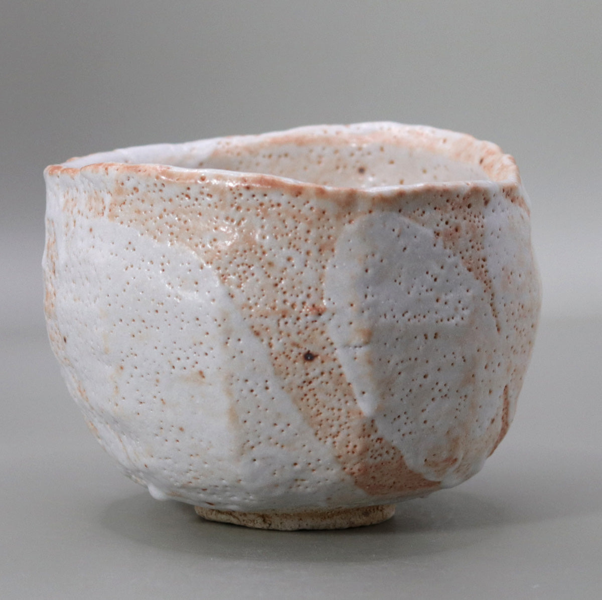 Shino matcha tea bowl by Yanashita Hideki
