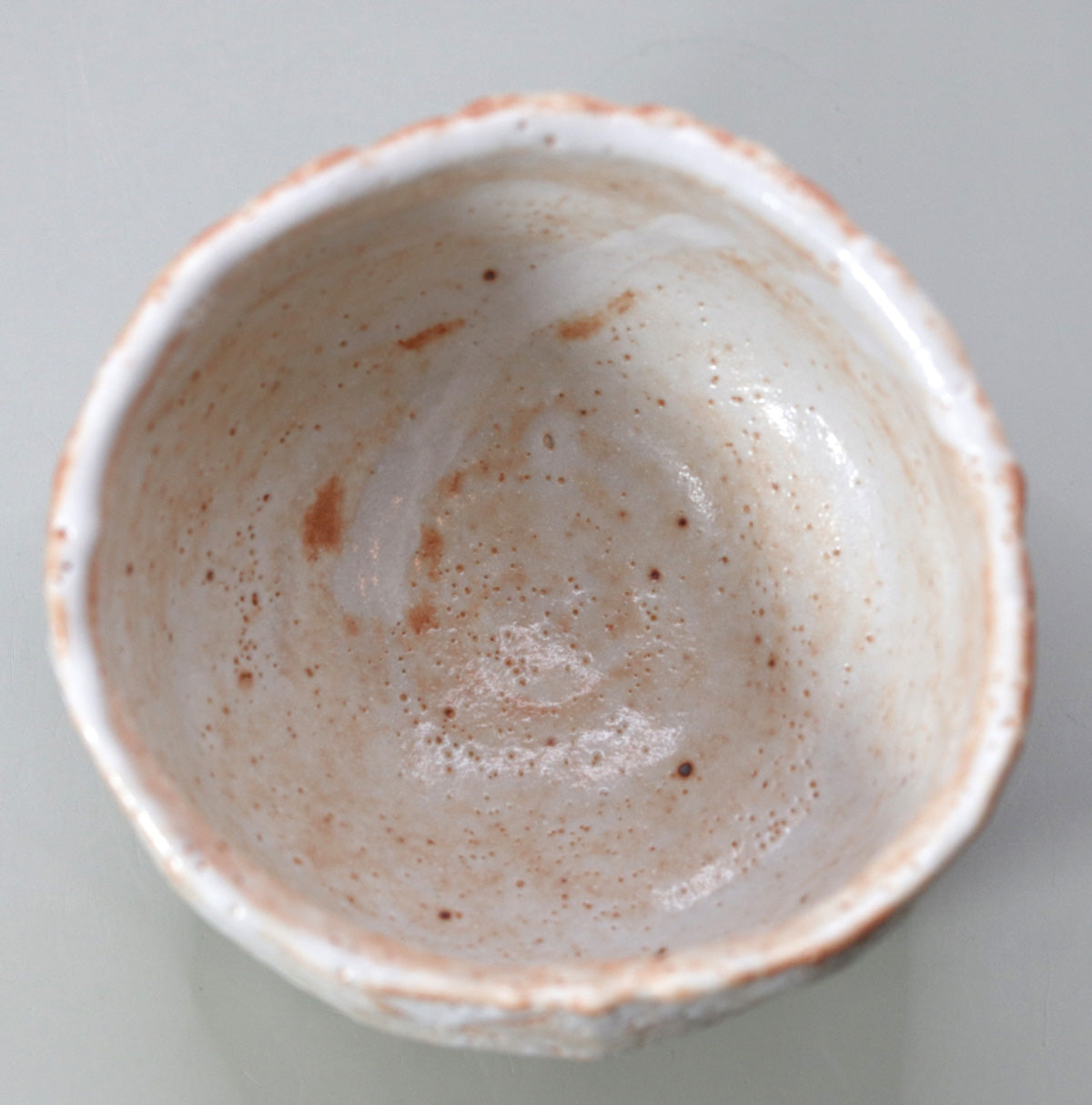 Shino matcha tea bowl by Yanashita Hideki