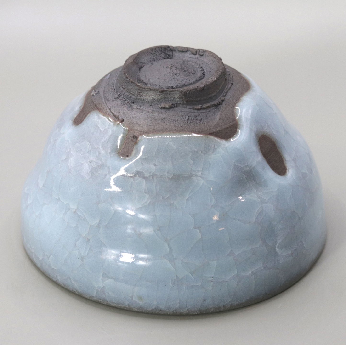 Yuichi Ikai 的月白瓷茶碗