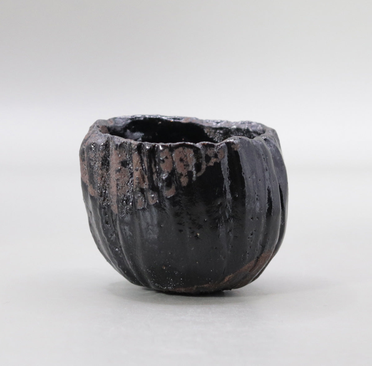黒ぐい呑 柳下季器
