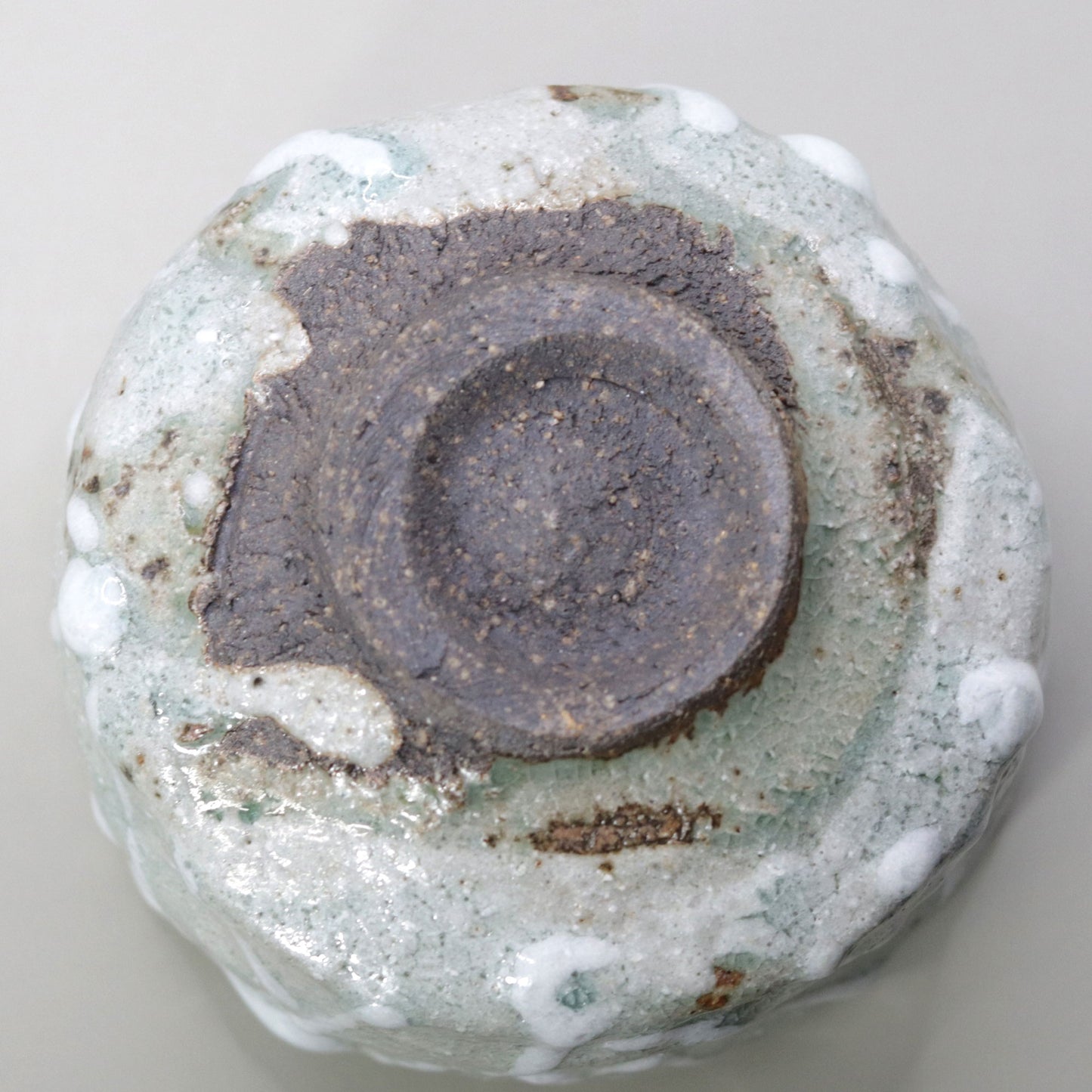 井井一 (Yuichi Ikai) 灰釉三彩茶碗