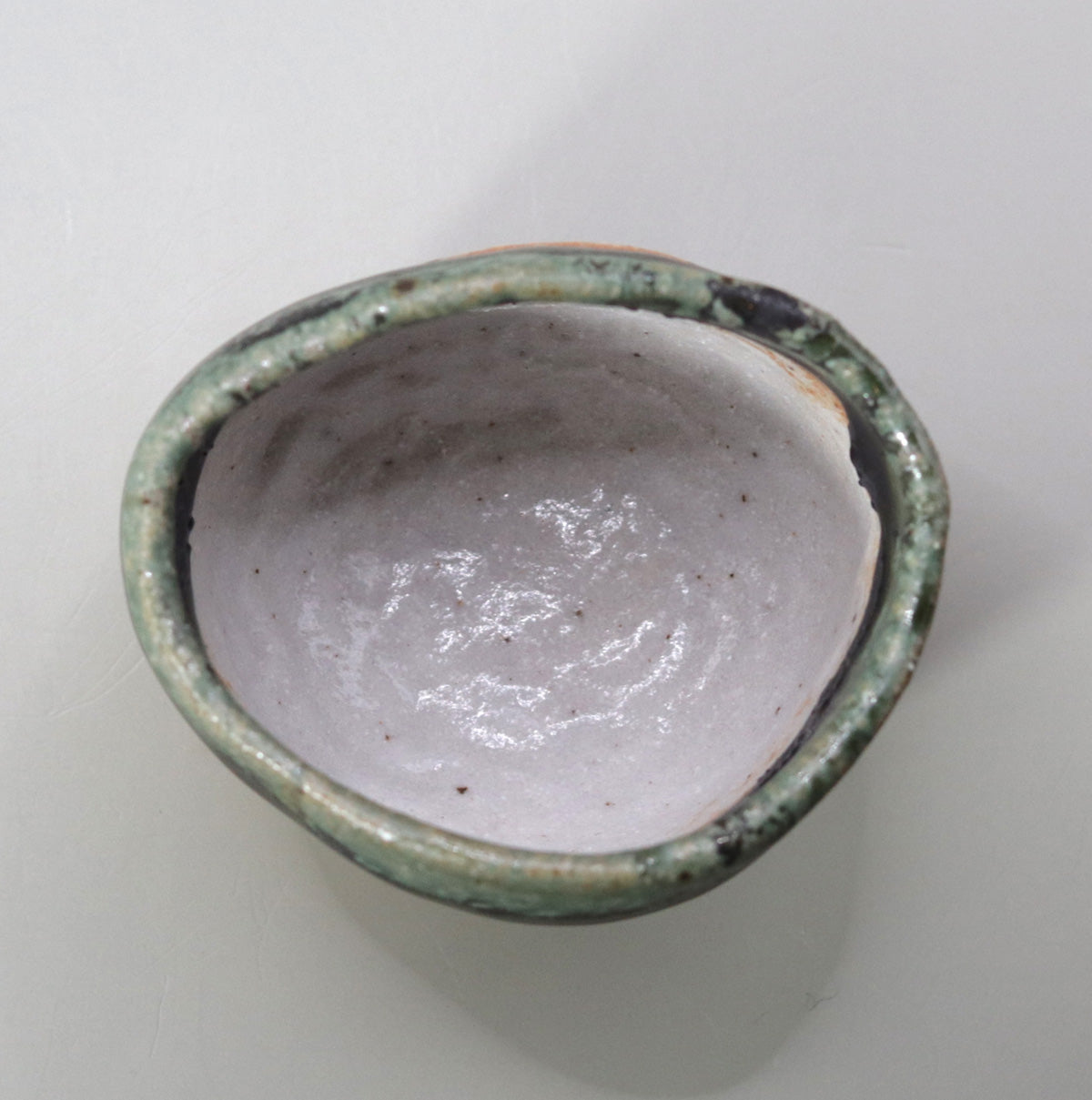 鳴海織部ぐい吞 柳下季器