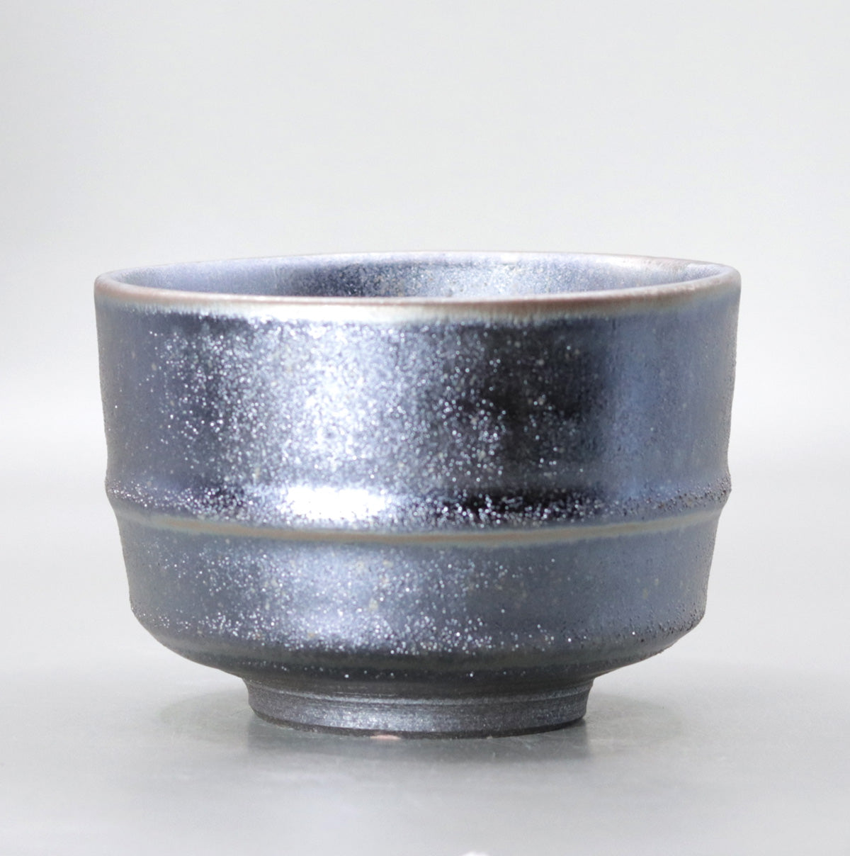 Tenmoku glaze cylindrical tea bowl by Okada Yu