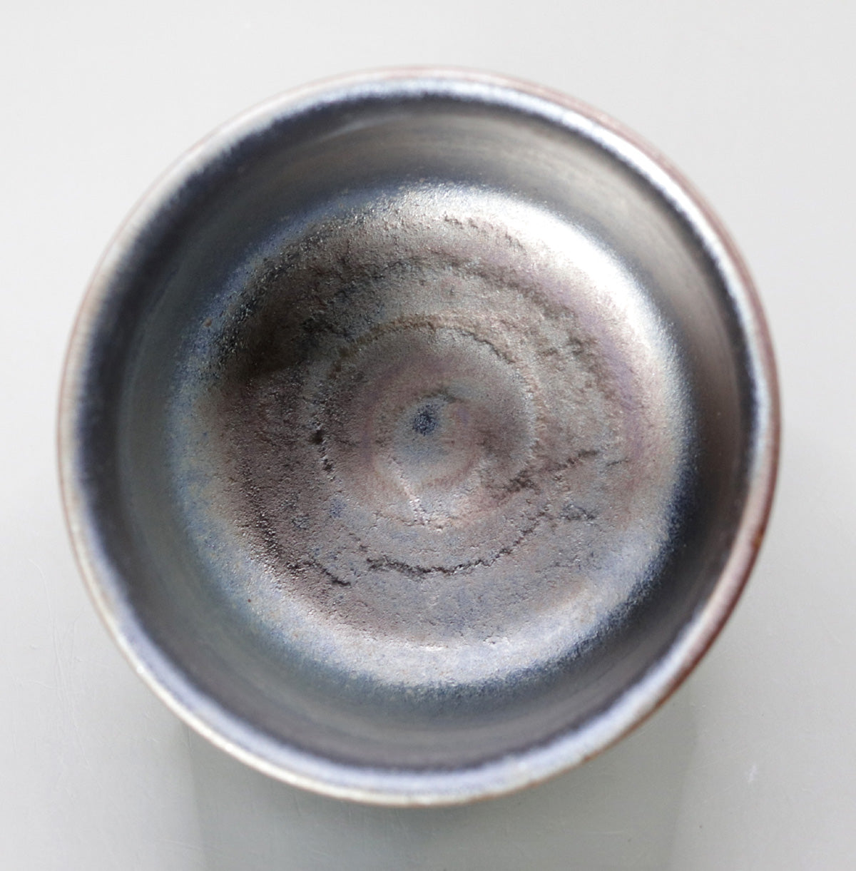 Tenmoku glaze cylindrical tea bowl by Okada Yu