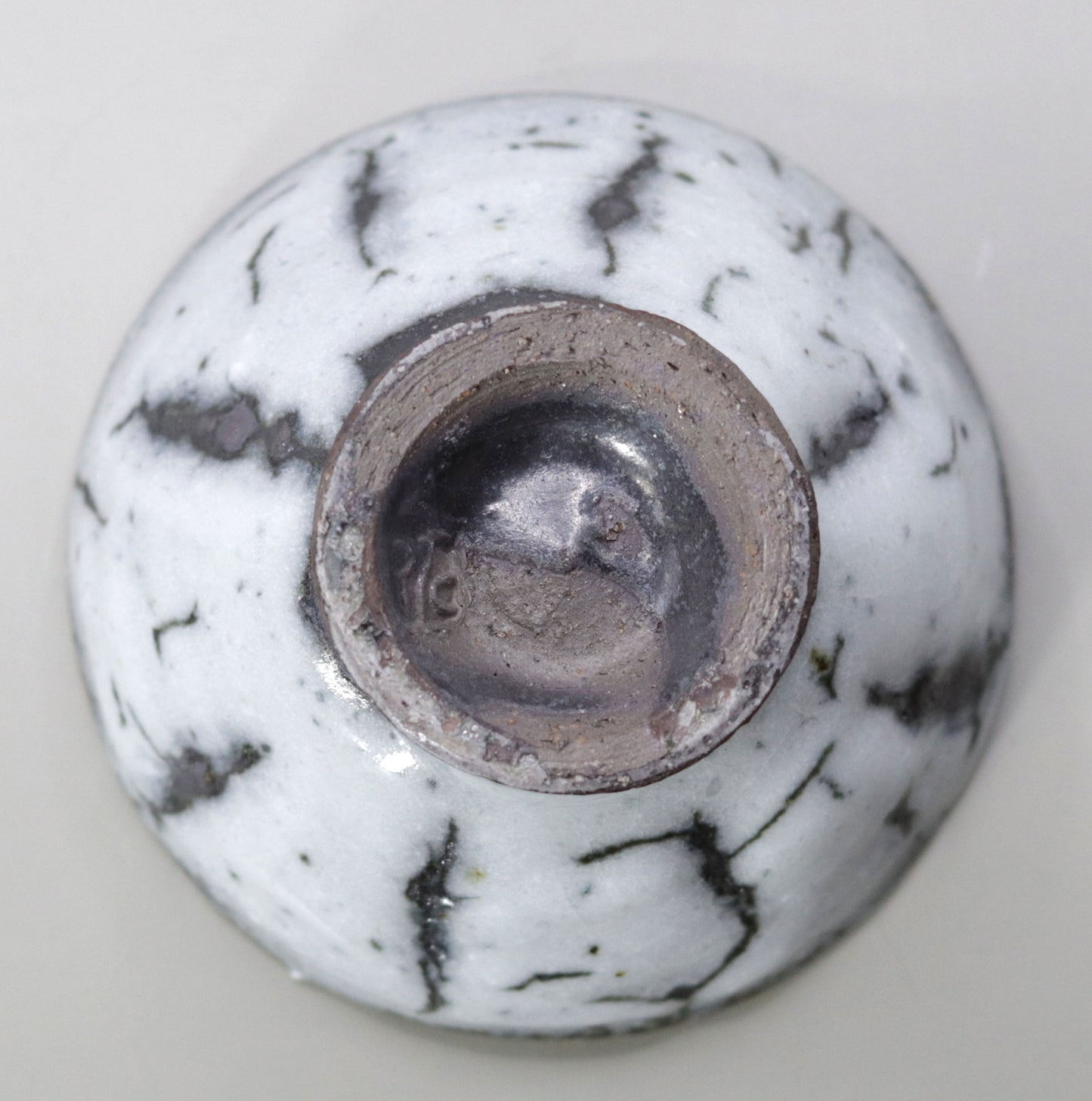 Yuichi Ikai 的白流釉清酒杯