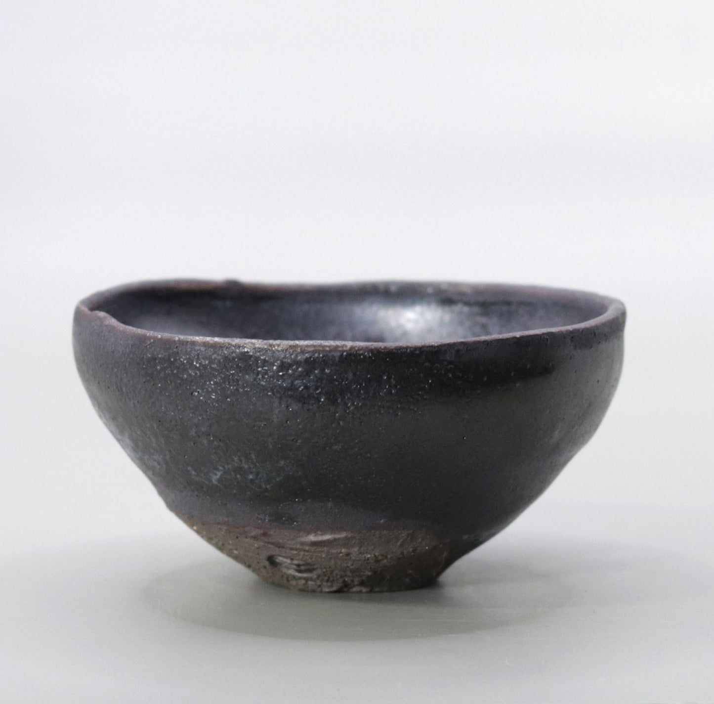 鉄釉酒杯 猪飼祐一
