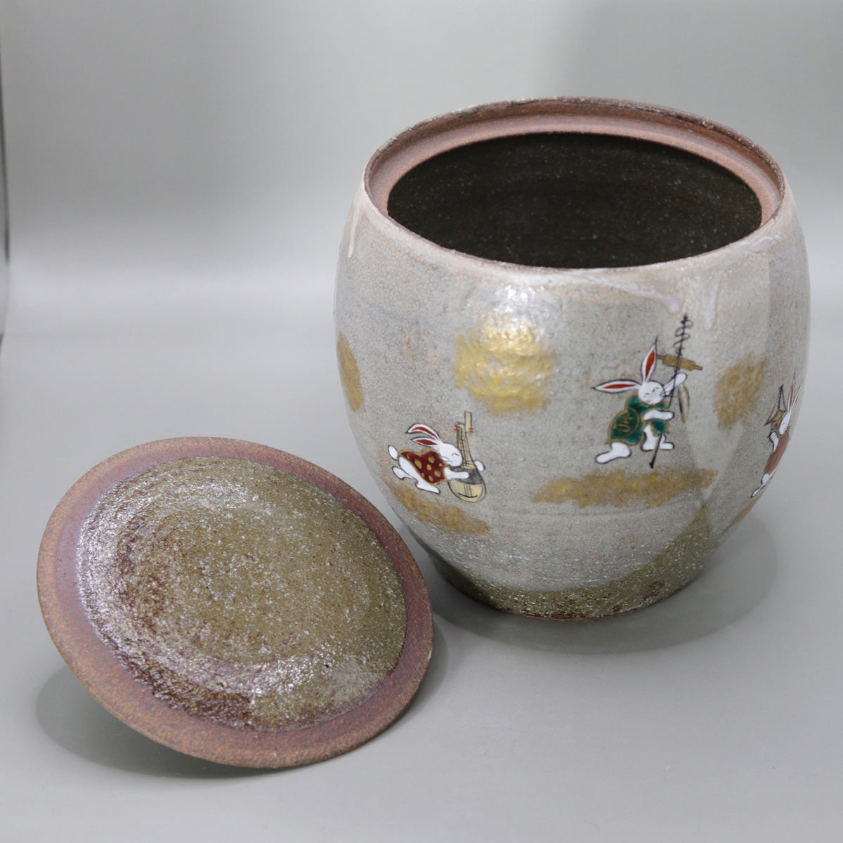 Water jar with rabbit design of Seven Lucky Gods by Okada Yu