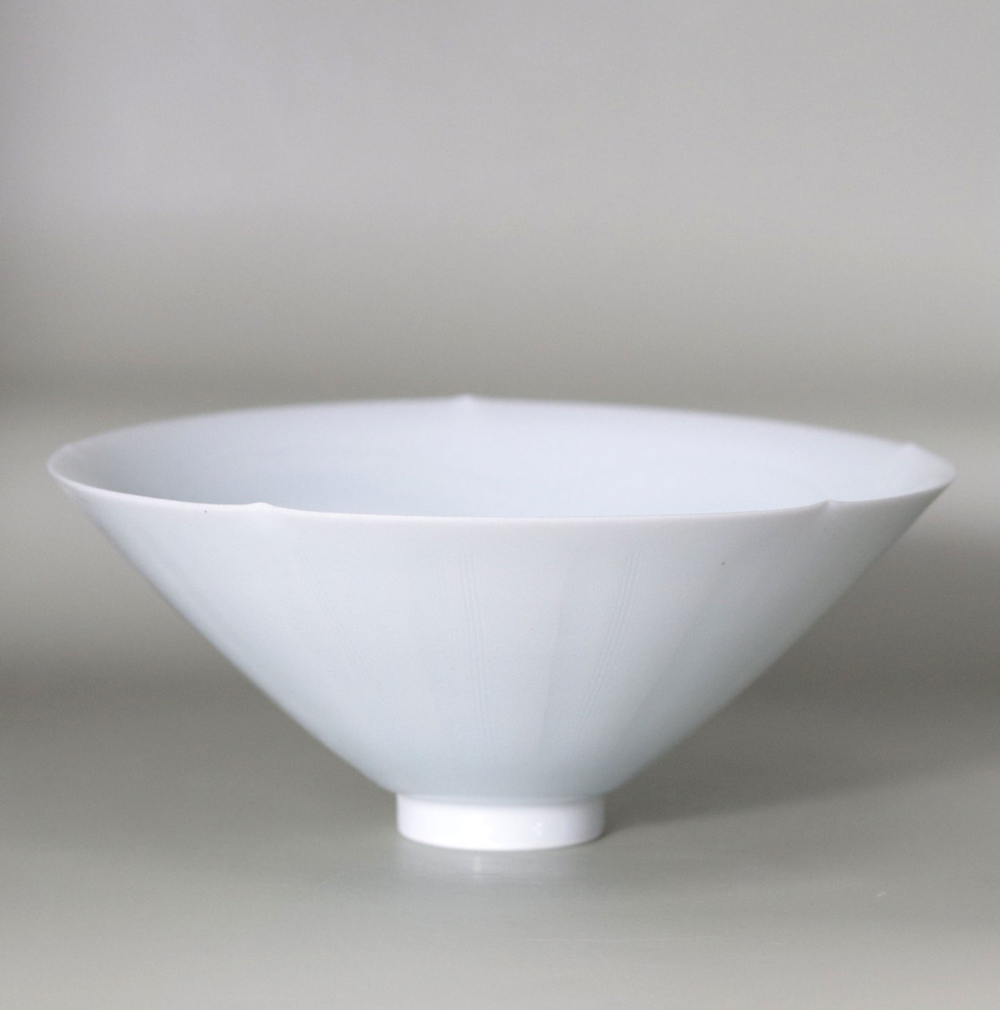 影青輪花茶碗 井倉幸太郎