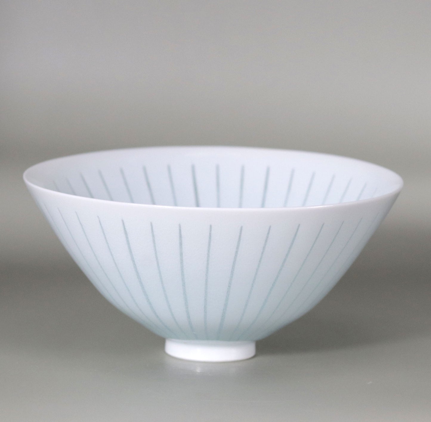 青白磁水ノ華茶碗 井倉幸太郎