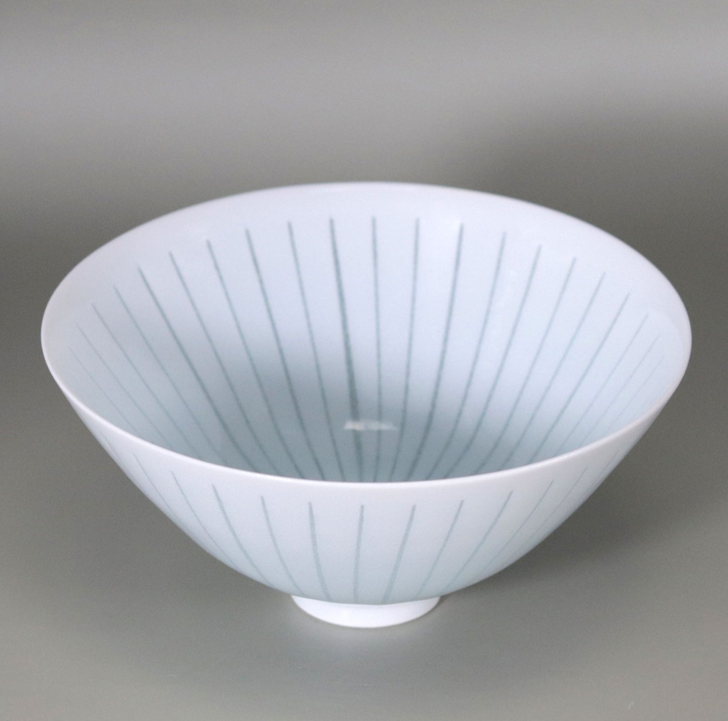 青白磁水ノ華茶碗 井倉幸太郎