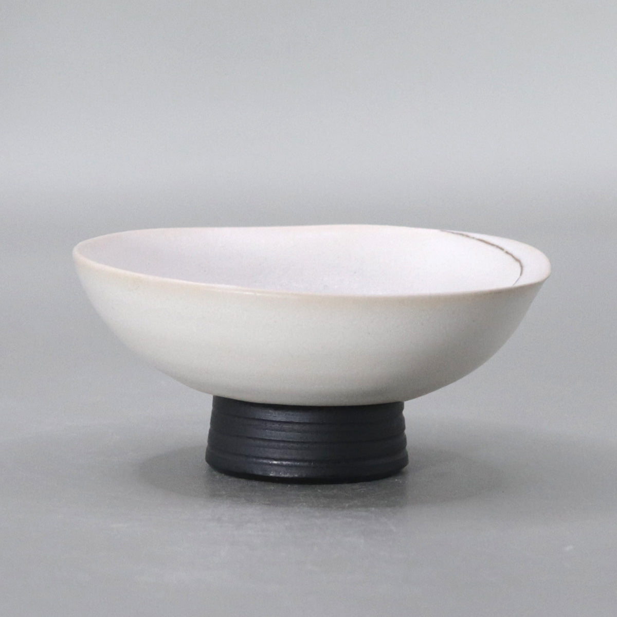 White glaze ridge line sake cup Yu Okada