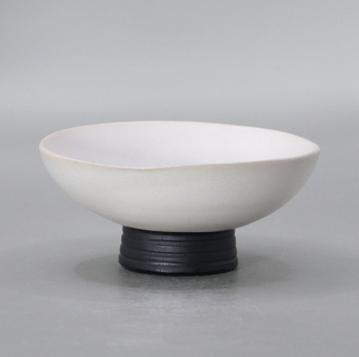 White glaze ridge line sake cup Yu Okada