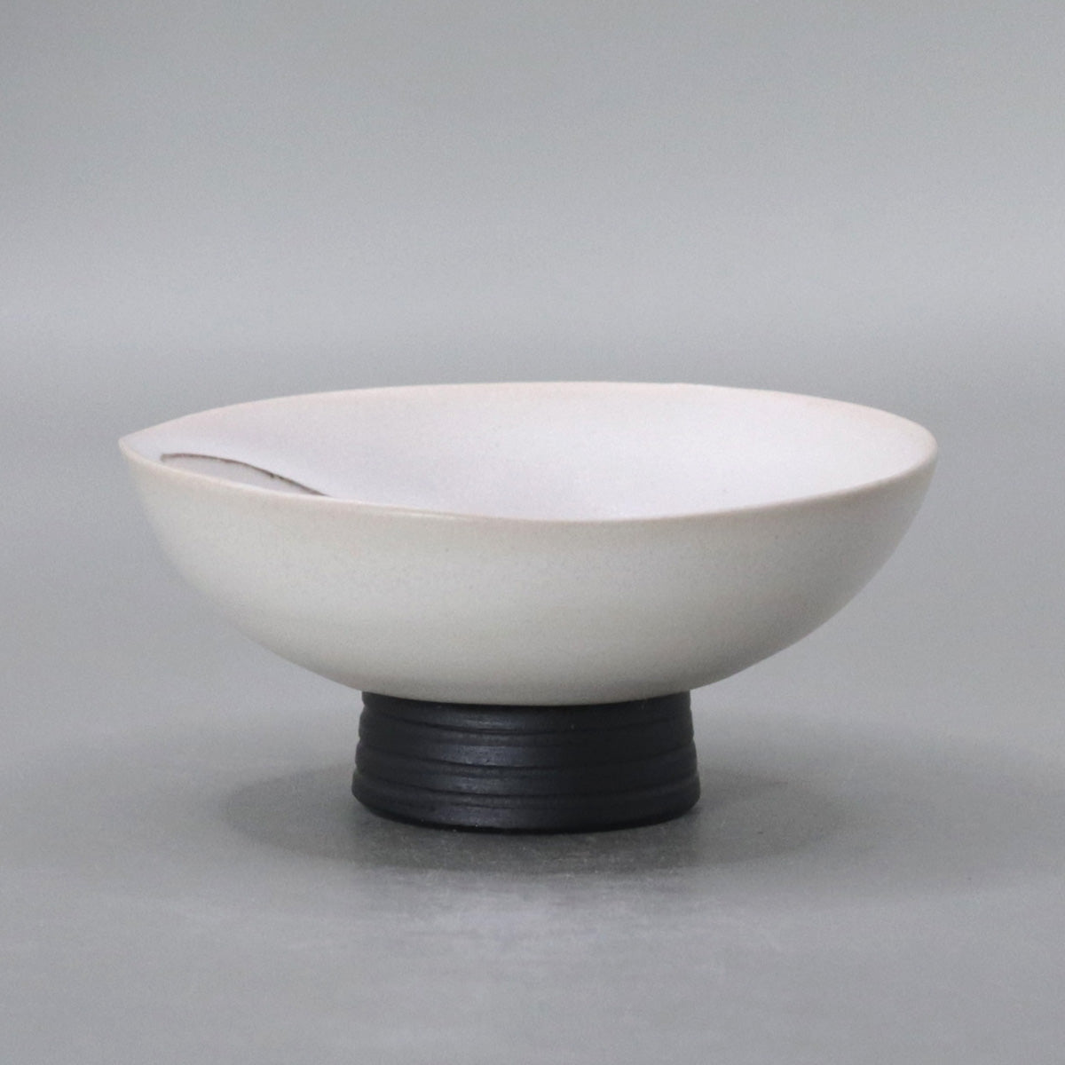 White glaze ridge line sake cup Yu Okada