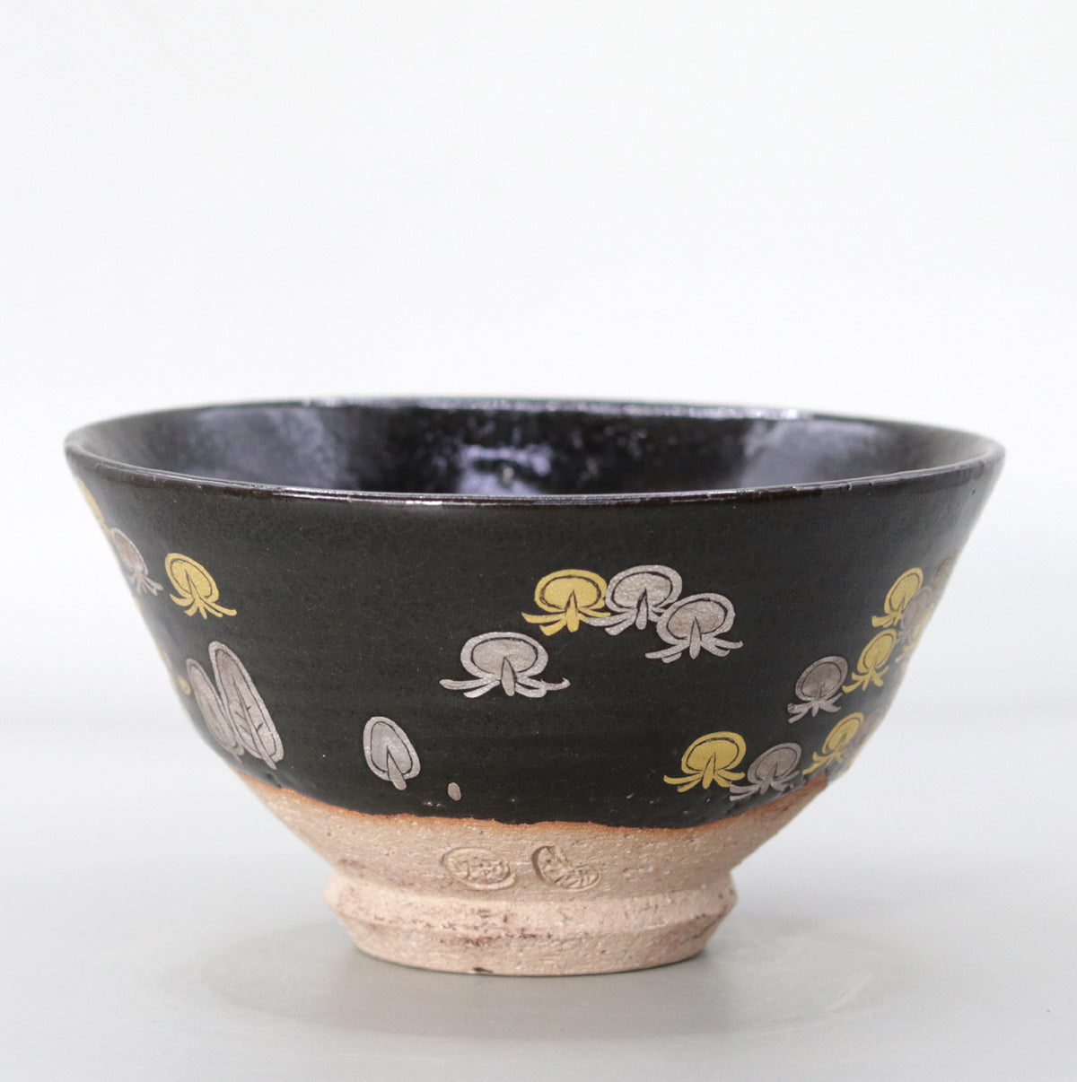 鉄釉金彩奈良絵茶碗 尾西楽斎