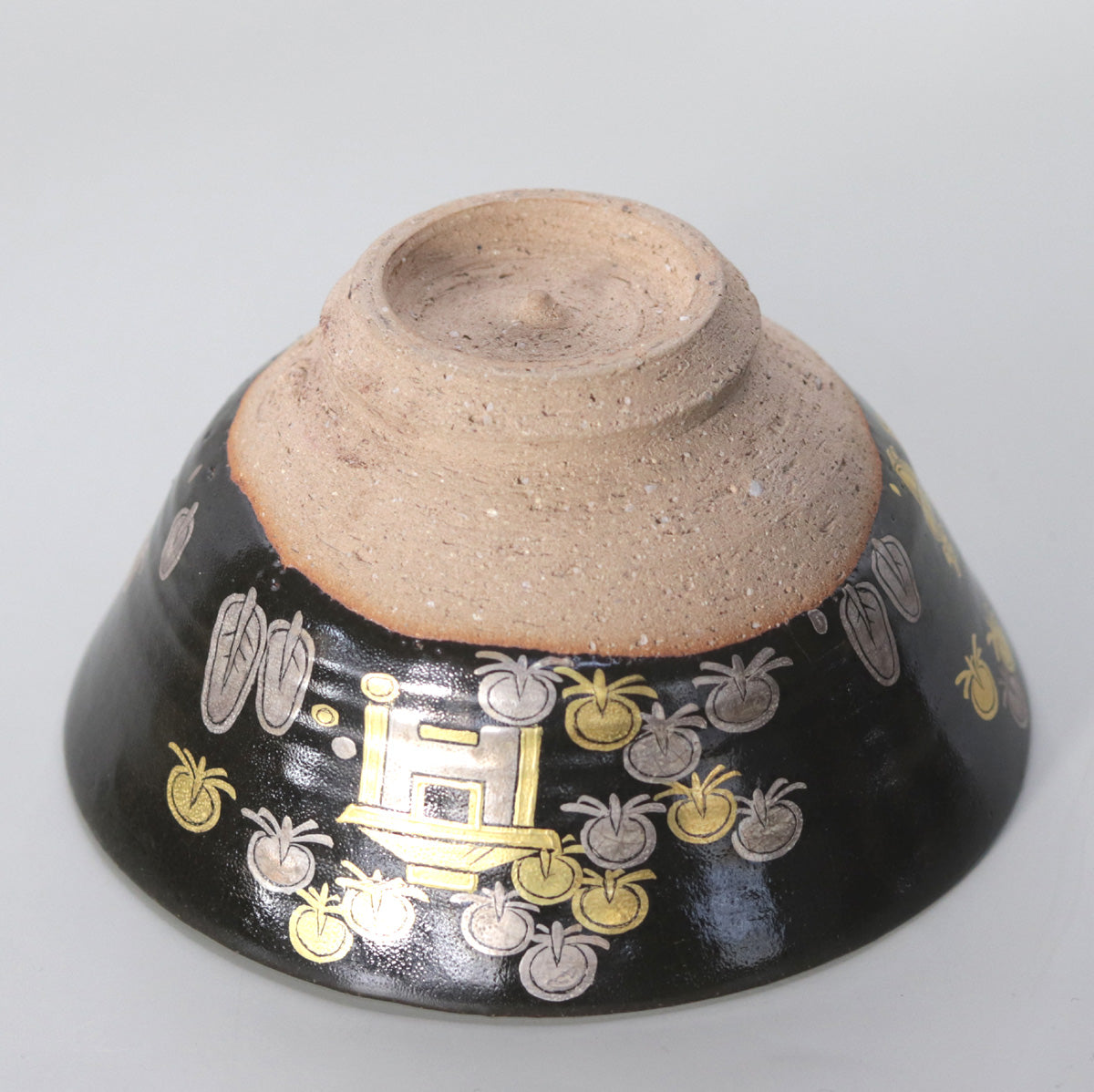 鉄釉金彩奈良絵茶碗 尾西楽斎