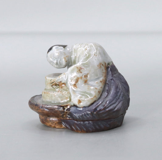 Tea grinding incense holder by Rakusai Onishi