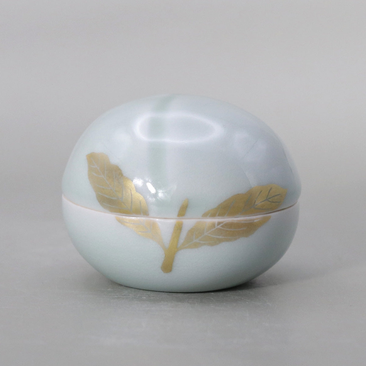 香合 金彩青磁桃 高橋道八