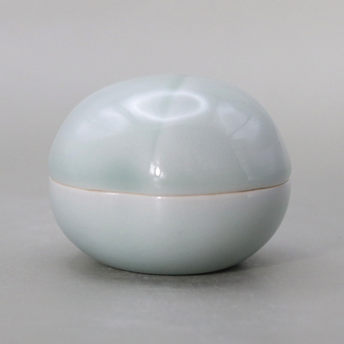 香合 金彩青磁桃 高橋道八