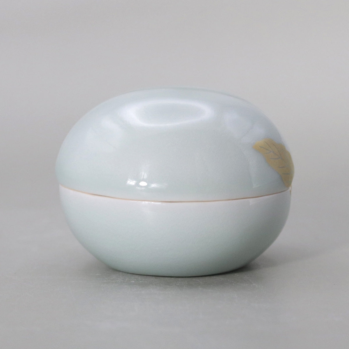 香合 金彩青磁桃 高橋道八