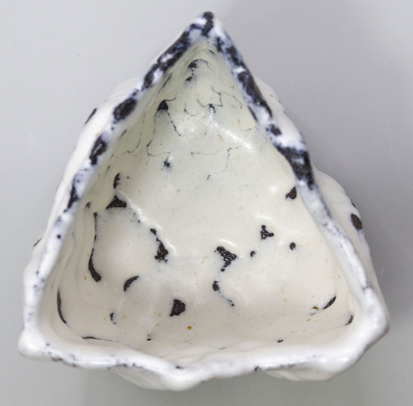 Triangle tea bowl by Nishihata Tadashi