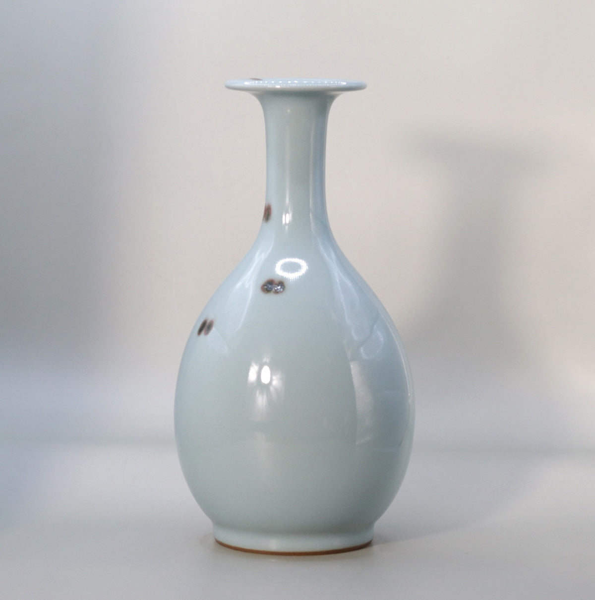 Flying blue porcelain flower vase (medium) Suwa Sozan