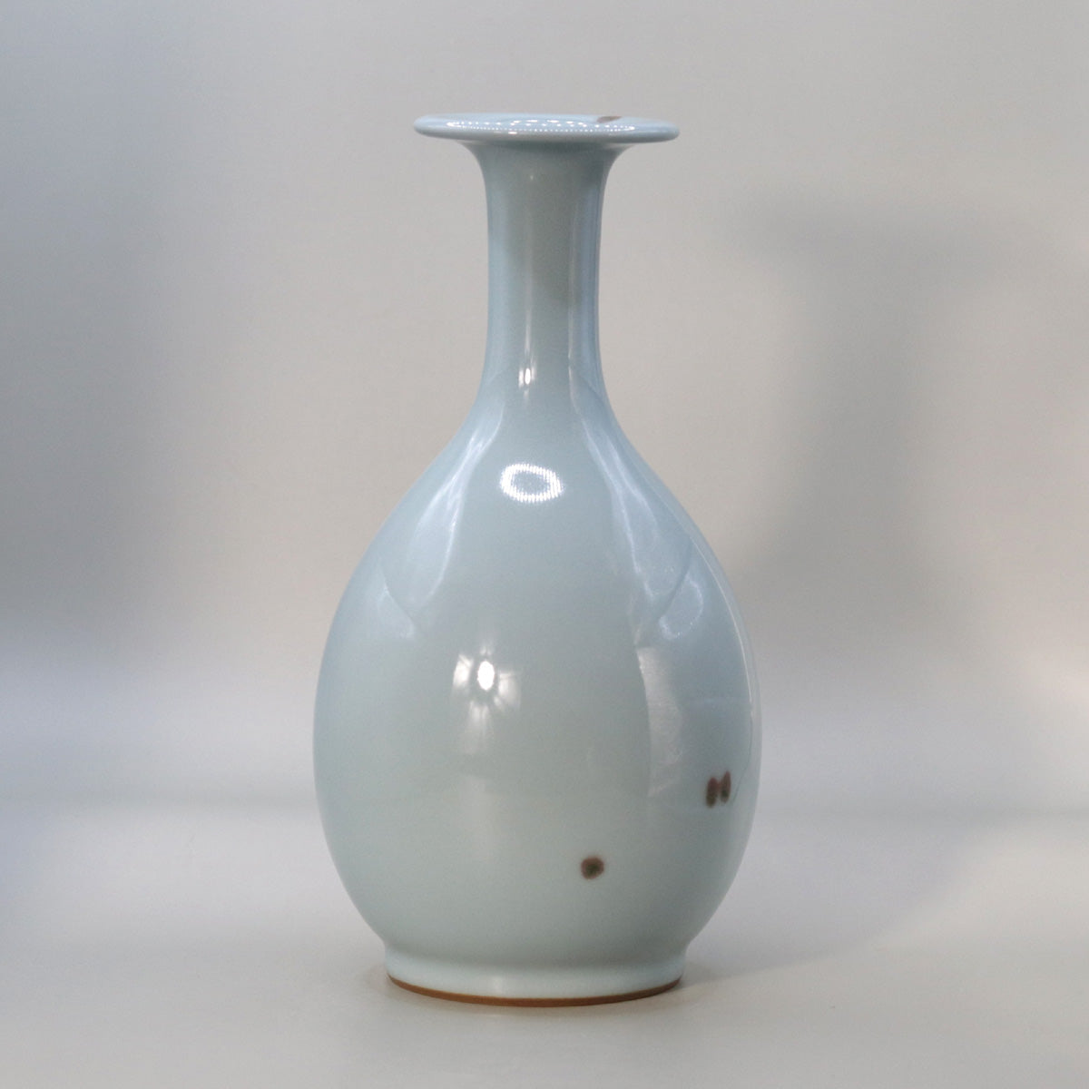 Flying blue porcelain flower vase (medium) Suwa Sozan